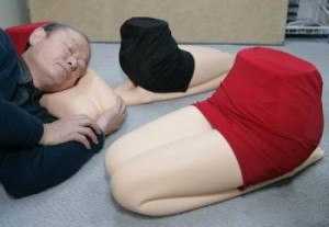 funny-japanese-pillow-invention_strange_weird_offbeat_crazy_fun_9084
